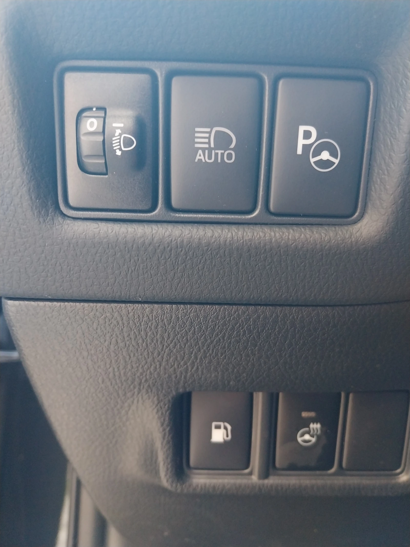 Toyota C-HR 2.0 HYBRID, снимка 10 - Автомобили и джипове - 54471773