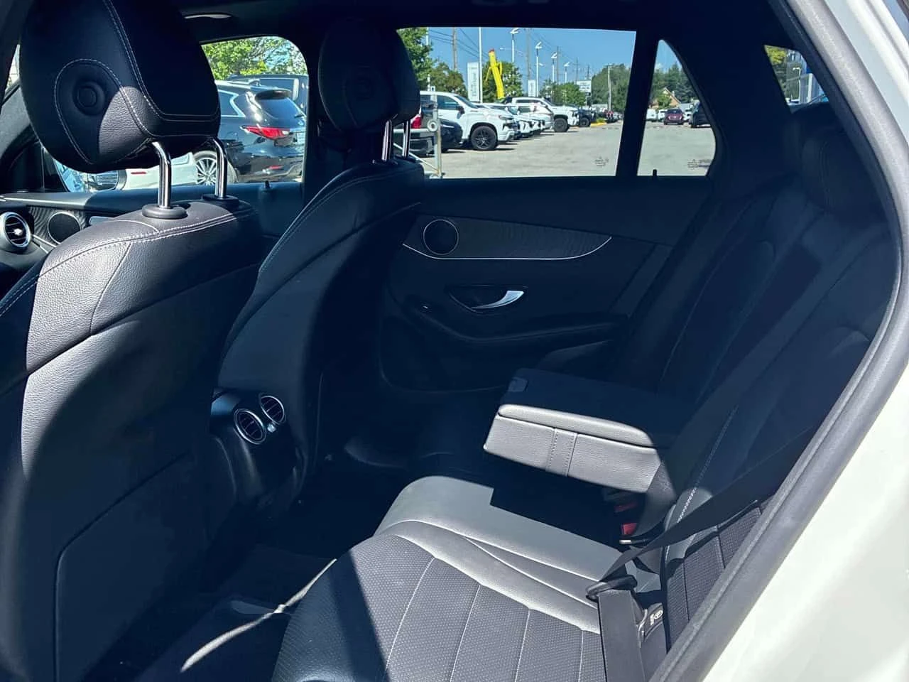 Mercedes-Benz GLC 300  * CARFAX * ОПЦИЯ ЗА ФИНАНСИРАНЕ * , снимка 15 - Автомобили и джипове - 55580587