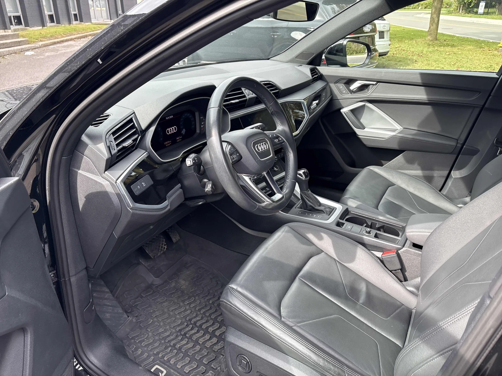Audi Q3 45 TFSI quattro / Distronic / Carfax, снимка 5 - Автомобили и джипове - 56119945
