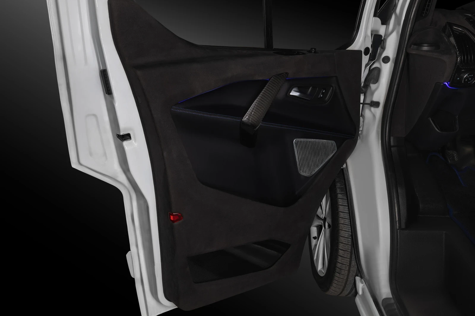 Ford Transit Custom 1of1 tailor made, снимка 5 - Бусове и автобуси - 56341658