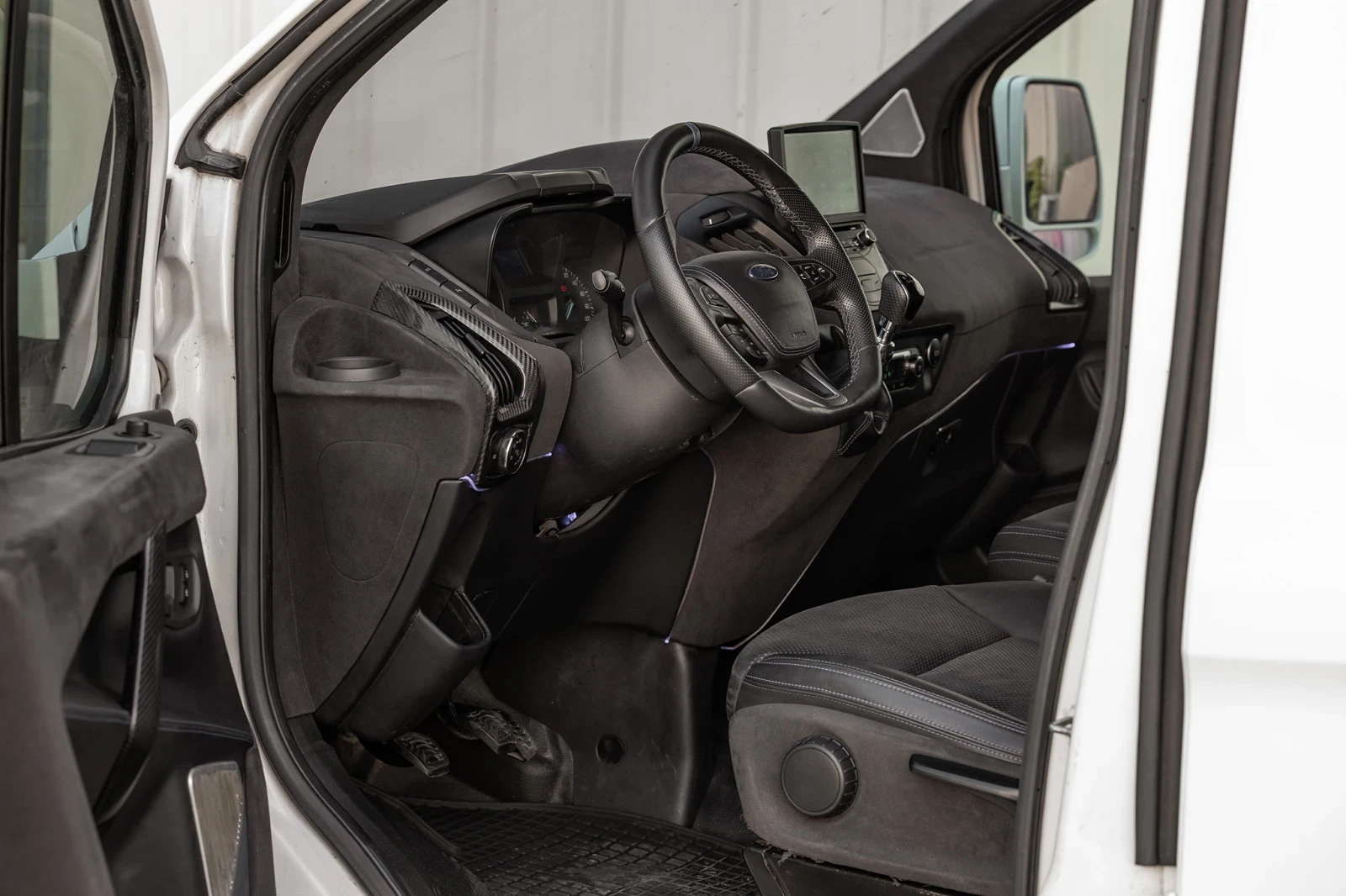 Ford Transit Custom 1of1 tailor made, снимка 15 - Бусове и автобуси - 56341658
