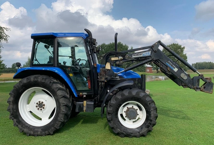 Трактор New Holland TS 100