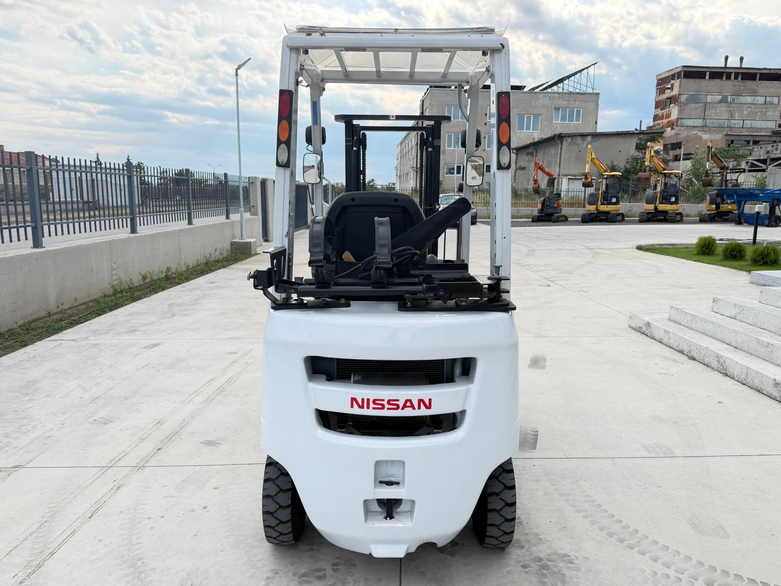 Мотокар UniCarriers Газ - Бензин / Автоматик / Като Нов!!!, снимка 4 - Индустриална техника - 55089127