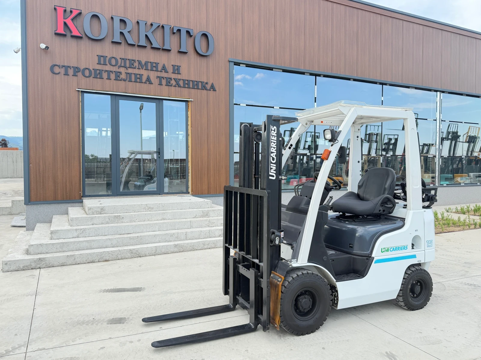 Мотокар UniCarriers Газ - Бензин / Автоматик / Като Нов!!!