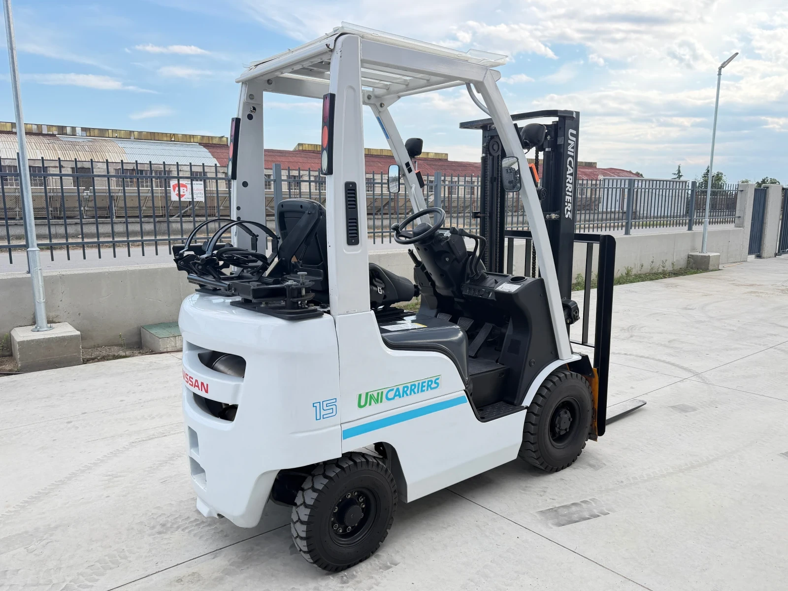 Мотокар UniCarriers Газ - Бензин / Автоматик / Като Нов!!!, снимка 5 - Индустриална техника - 55089127