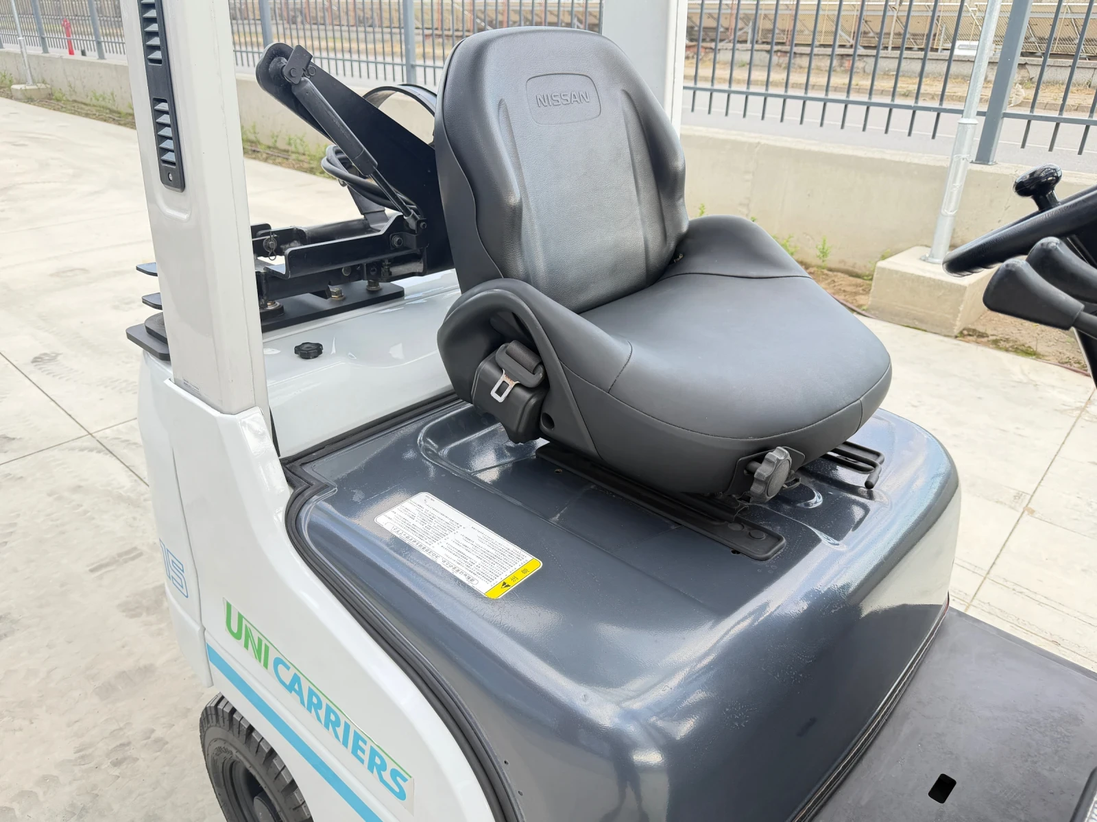 Мотокар UniCarriers Газ - Бензин / Автоматик / Като Нов!!!, снимка 10 - Индустриална техника - 55089127
