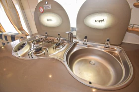 Каравана Hobby deluxe 495, снимка 12