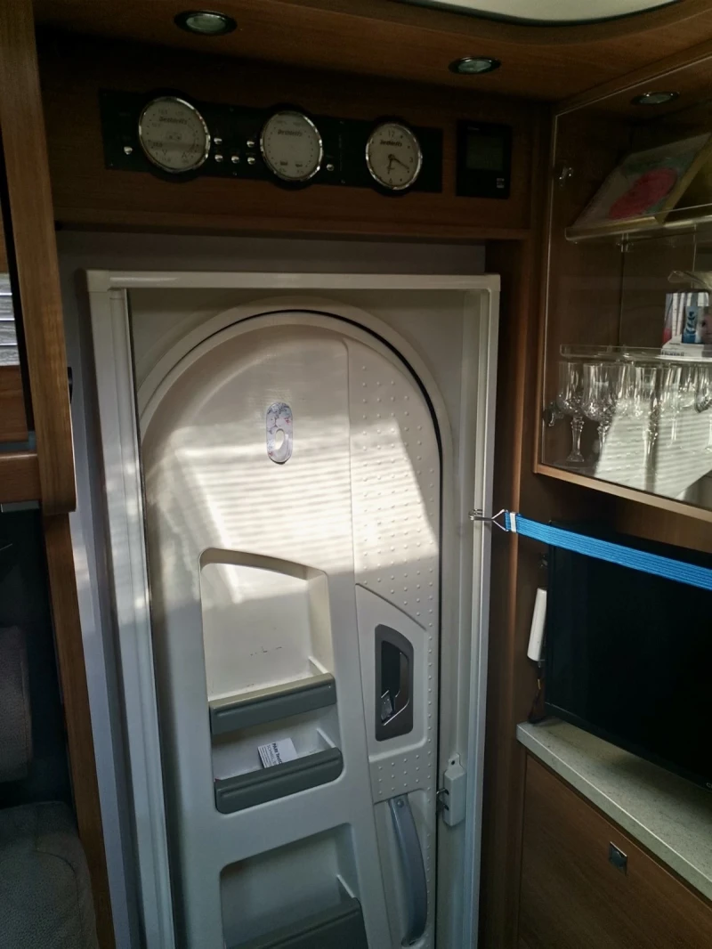 Кемпер Dethleffs, снимка 11 - Каравани и кемпери - 52344484