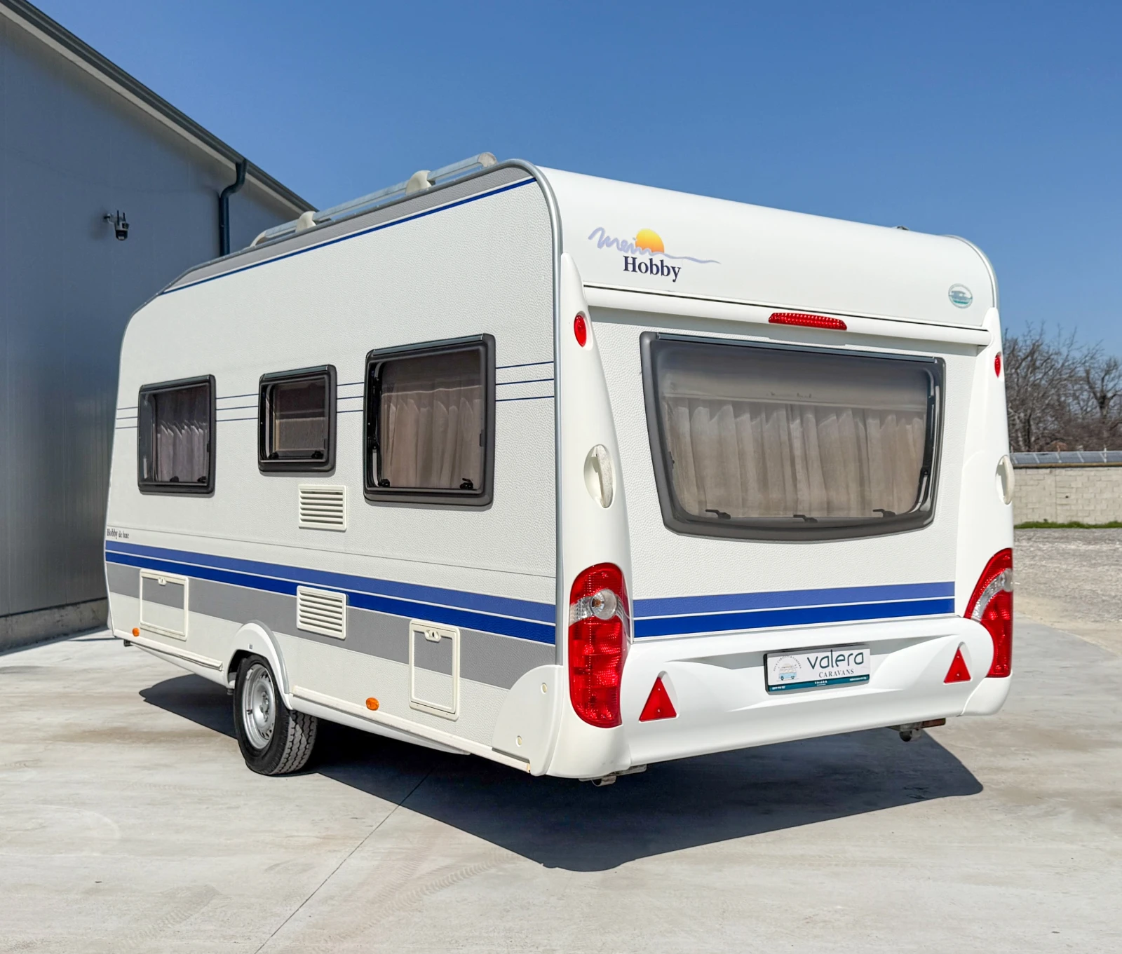 Каравана Hobby deluxe 495, снимка 2 - Каравани и кемпери - 53854805