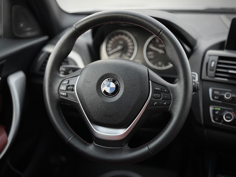 BMW 120 Sport Edition / LED / Camera / Sunroof / Harman, снимка 9 - Автомобили и джипове - 46170530
