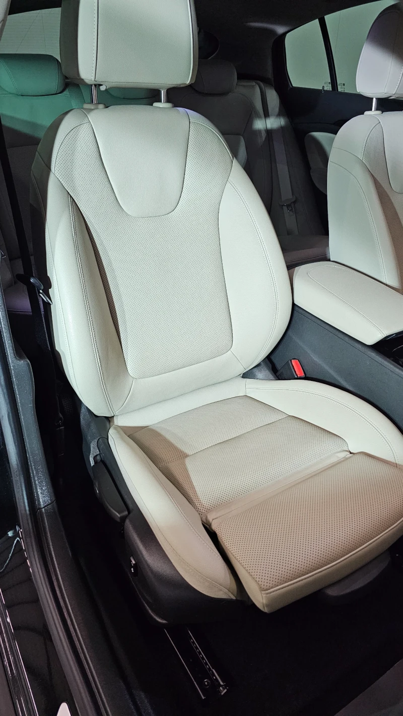 Opel Insignia 2.0 Turbo D 4x4, 209ps/Masage/EXCLUSIVE/HUD/FULL, снимка 14 - Автомобили и джипове - 51978964