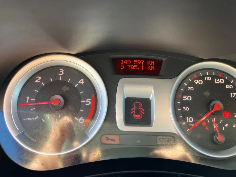 Renault Clio 1.5dci, снимка 9 - Автомобили и джипове - 52735266
