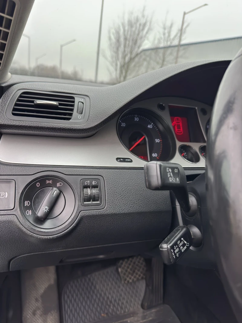 VW Passat 2.0 TDI, снимка 14 - Автомобили и джипове - 53237523