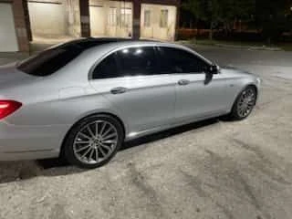 Mercedes-Benz E 400 * CARFAX * BURMESTER * ПАНОРАМА * АВТОКРЕДИТ, снимка 4 - Автомобили и джипове - 55708024