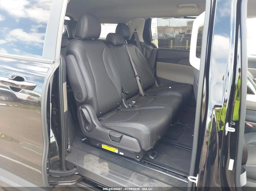 Kia Carnival 3.5L V-6 DI, DOHC, VVT, 287.1HP Front Wheel Drive | Mobile.bg � ����������� 8