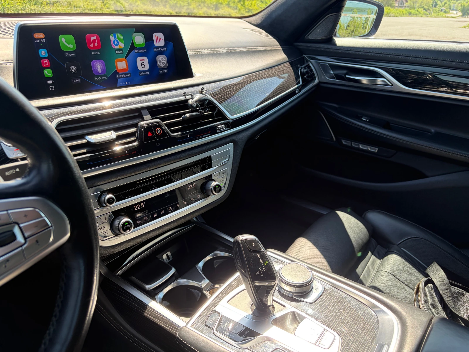 BMW 750 M-Sport / Laser, снимка 15 - Автомобили и джипове - 54372739