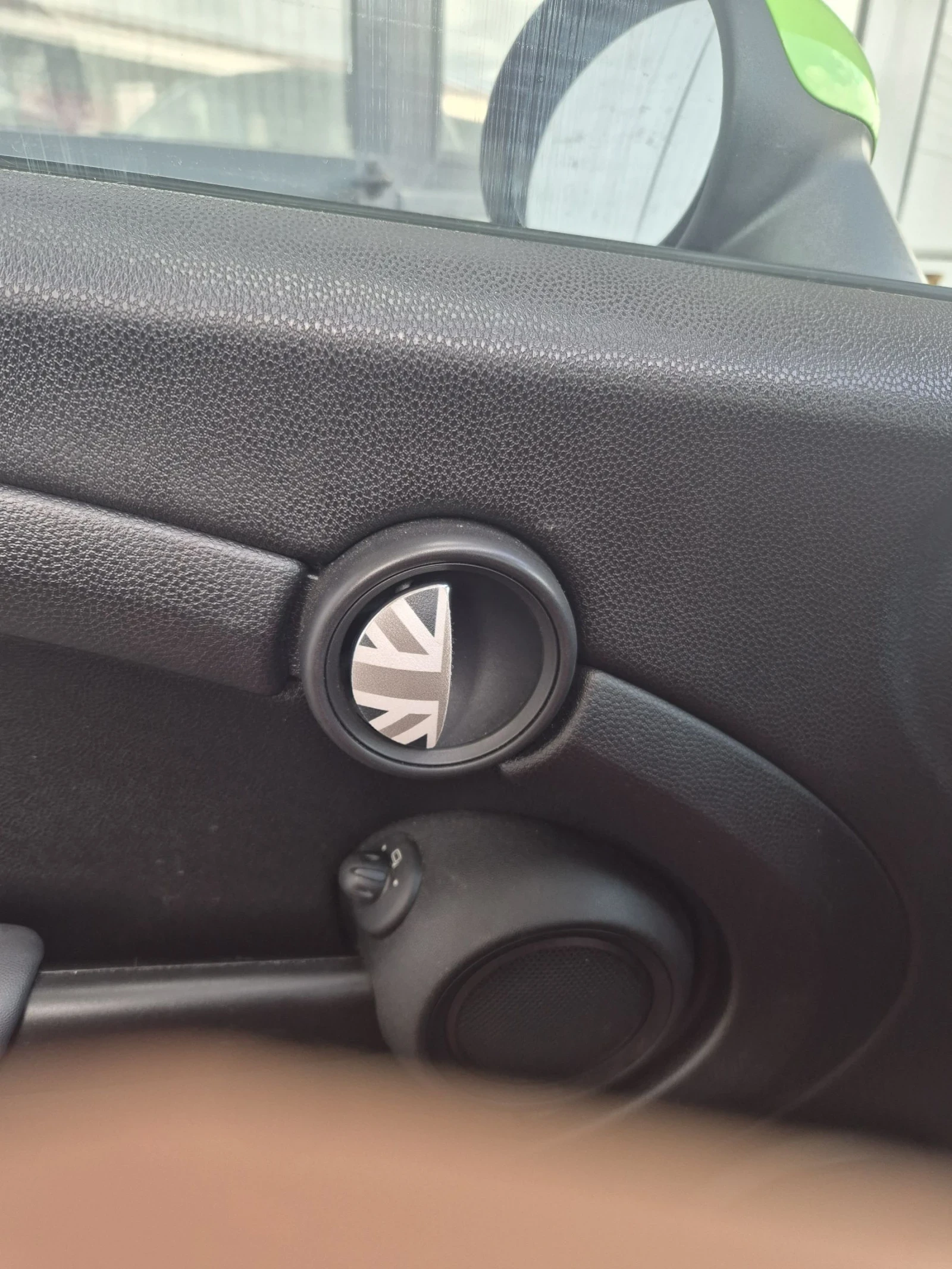 Mini One, снимка 9 - Автомобили и джипове - 54324769