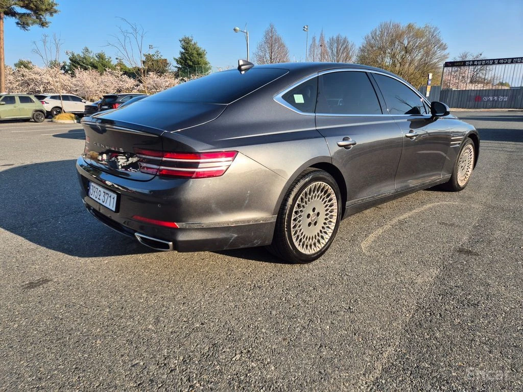 Genesis G80 3.5T AWD* DISTRONIC* ПОДГРЕВ* ОБДУХВАНЕ* , снимка 2 - Автомобили и джипове - 54878729