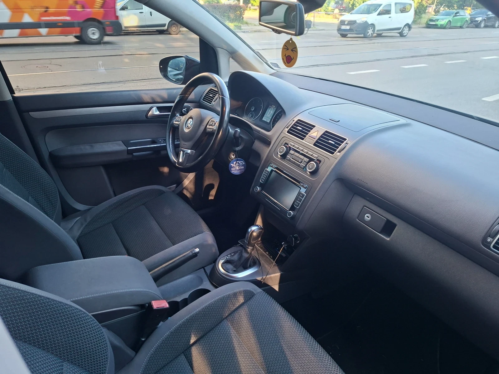 VW Touran 1.6TDI, снимка 3 - Автомобили и джипове - 54962461