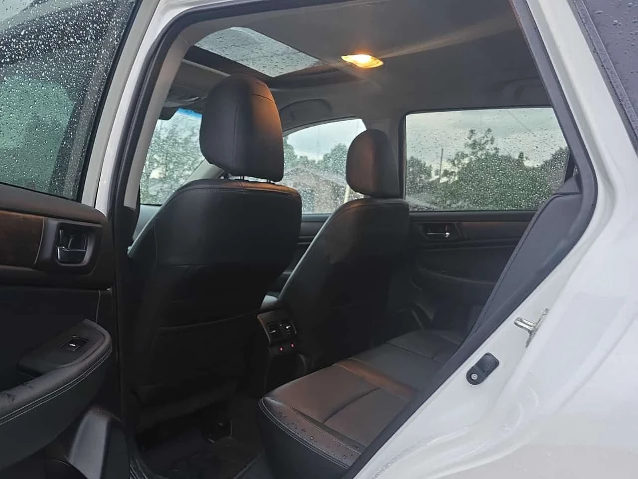Subaru Outback * Limited * 2 КЛЮЧА * ПАНО * ПОДГРЕВИ * CARFAX, снимка 11 - Автомобили и джипове - 55044980