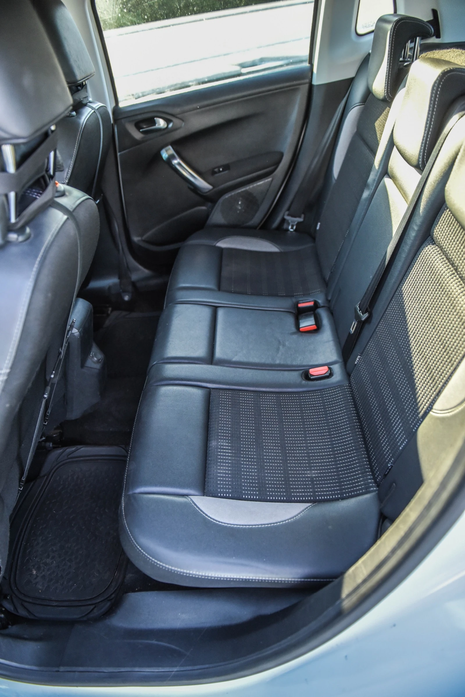 Peugeot 2008, снимка 11 - Автомобили и джипове - 55348132