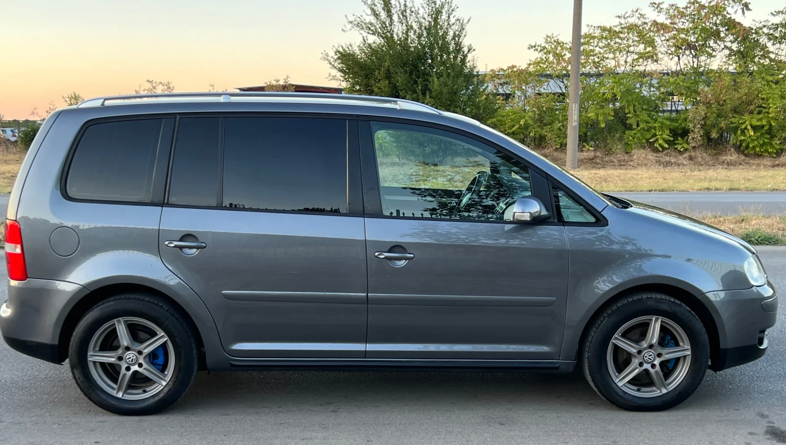 VW Touran 1.9TDI 105kc.* 6-СКОРОСТИ* 6+ 1 МЕСТА* , снимка 4 - Автомобили и джипове - 56121179