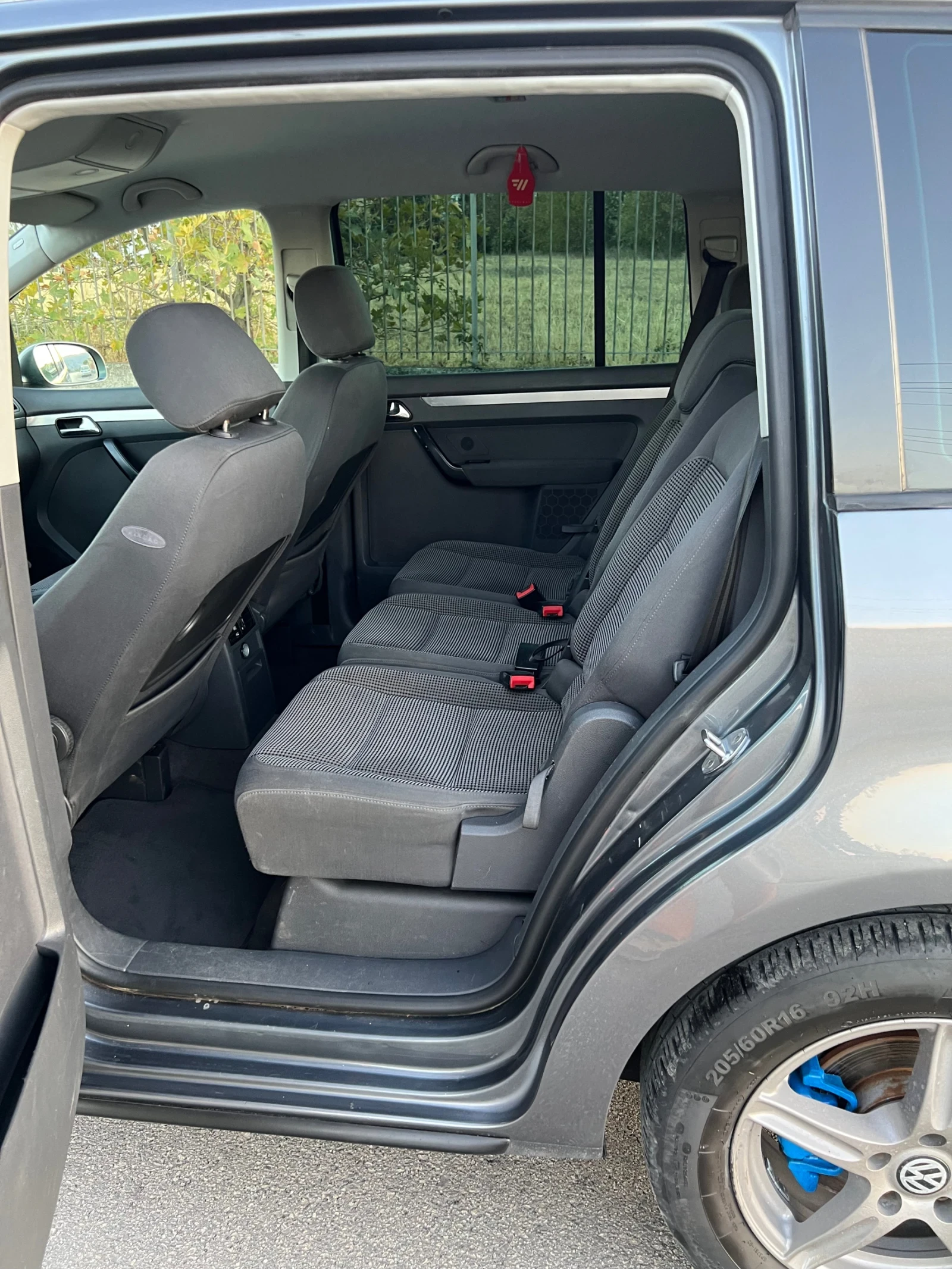 VW Touran 1.9TDI 105kc.* 6-СКОРОСТИ* 6+ 1 МЕСТА* , снимка 13 - Автомобили и джипове - 56121179