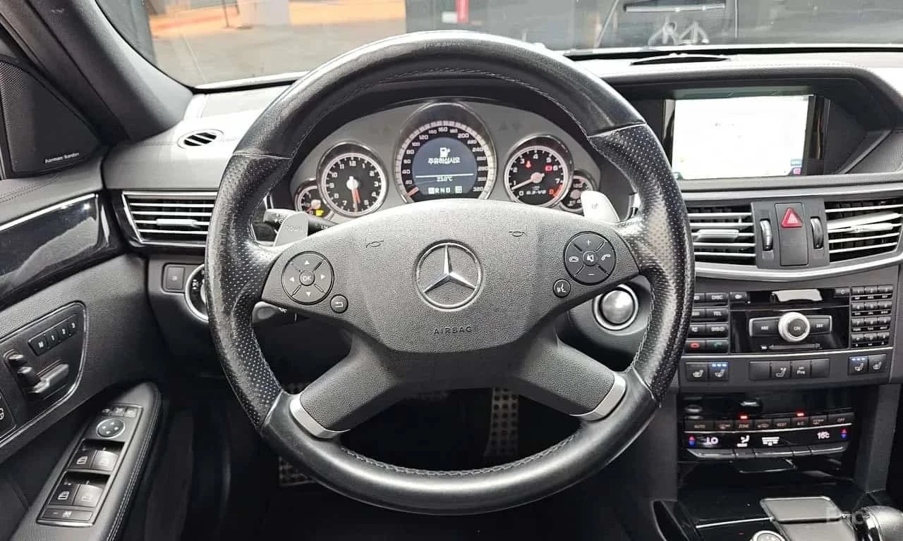 Mercedes-Benz E 63 AMG, снимка 13 - Автомобили и джипове - 56688368