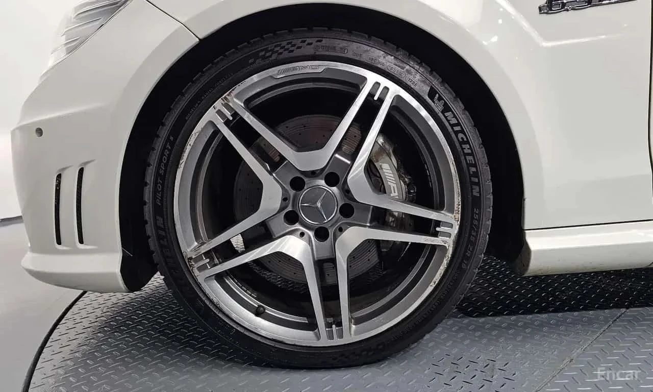 Mercedes-Benz E 63 AMG, снимка 5 - Автомобили и джипове - 56688368