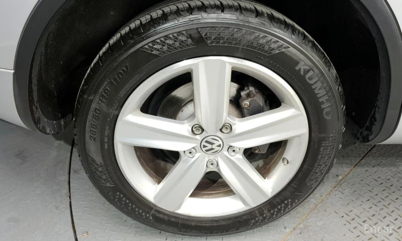 VW Touareg, снимка 5 - Автомобили и джипове - 53562988