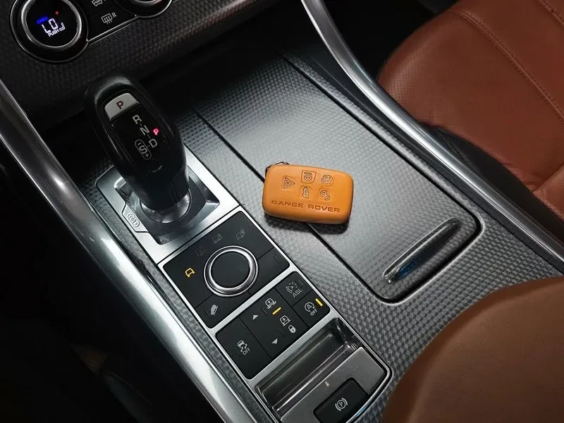 Land Rover Range Rover Sport 3.0 SDV6 AB DYNAMIC, снимка 9 - Автомобили и джипове - 55705781