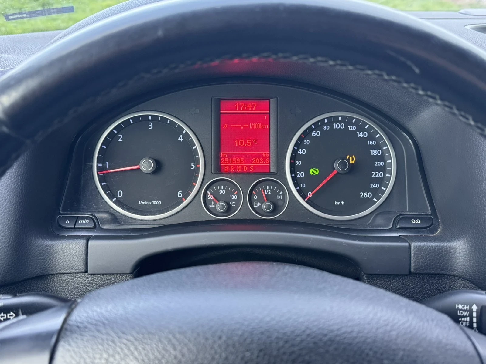 VW Tiguan, снимка 11 - Автомобили и джипове - 54125350