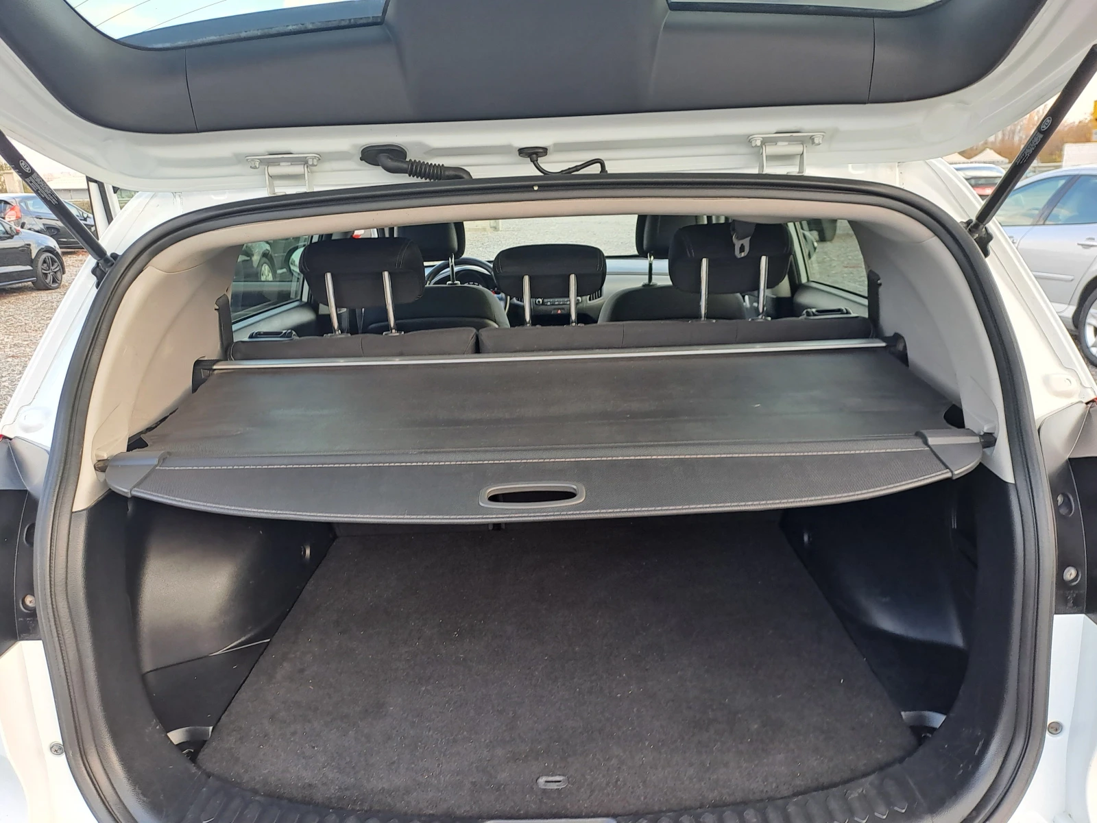 Kia Sportage 2.0CRDI 4X4 136к.с., снимка 14 - Автомобили и джипове - 54200857