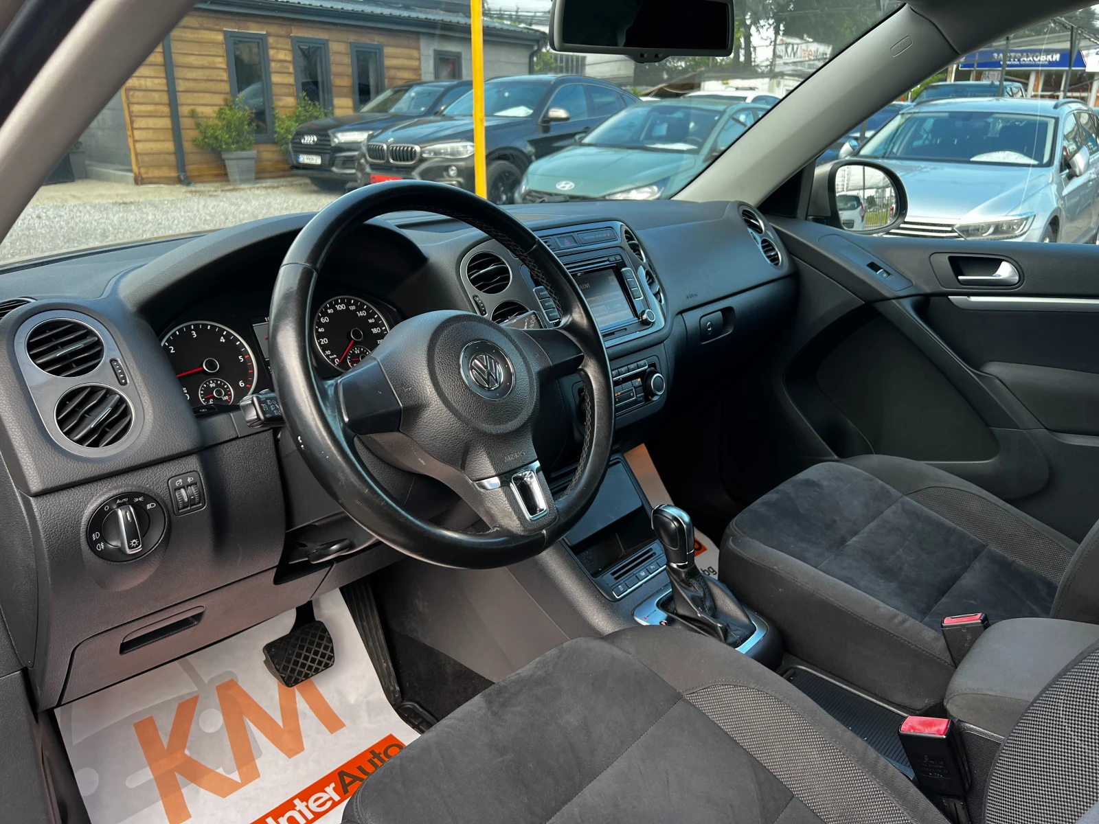 VW Tiguan 2.0TDI 4MOTION/AUT/Facelift/СЕРВИЗНА ИСТОРИЯ, снимка 10 - Автомобили и джипове - 55353323