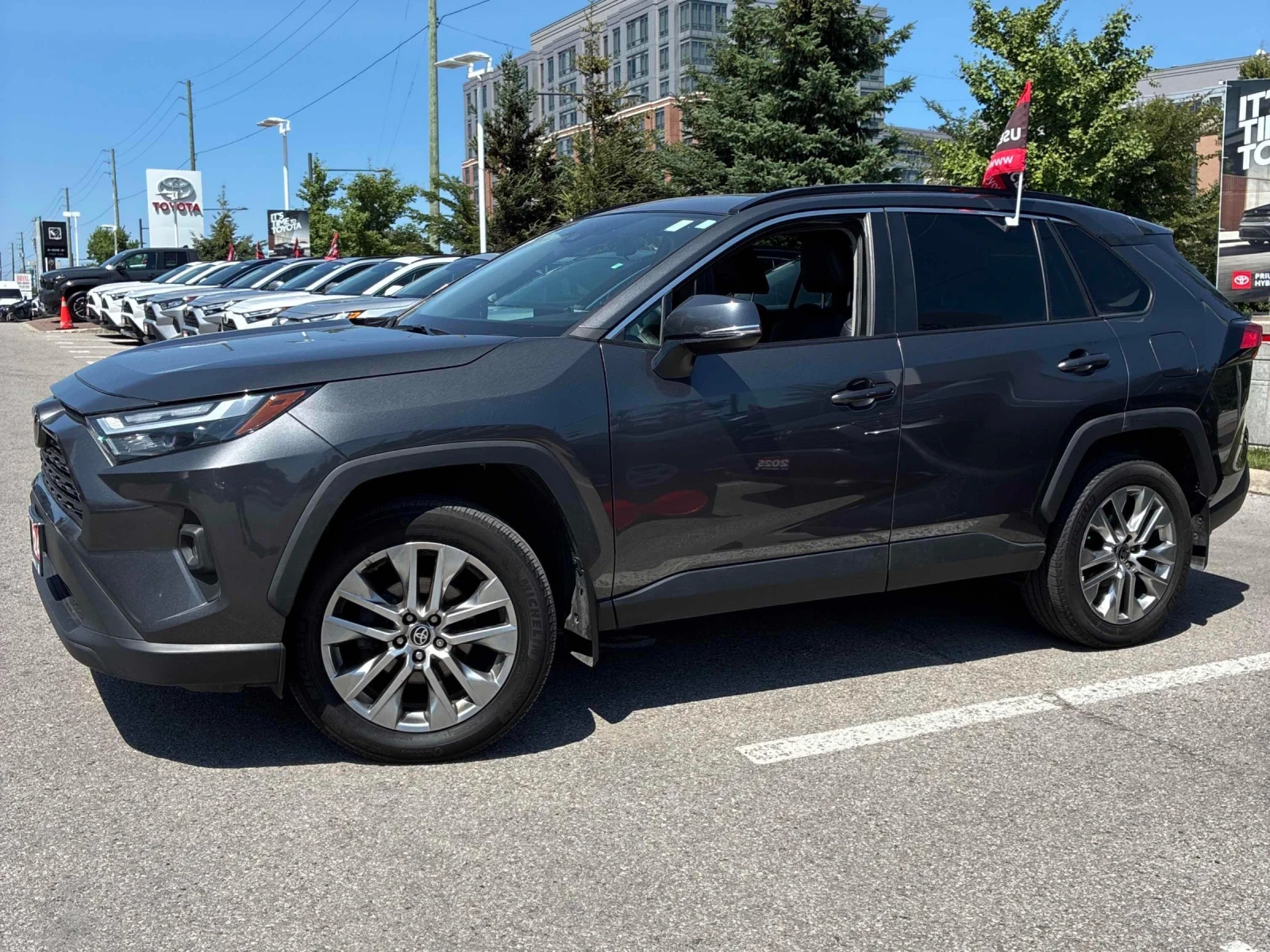 Toyota Rav4 XLE* 4х4* Шибидах* Задна камера* Подгрев* Keyless*, снимка 2 - Автомобили и джипове - 55788243