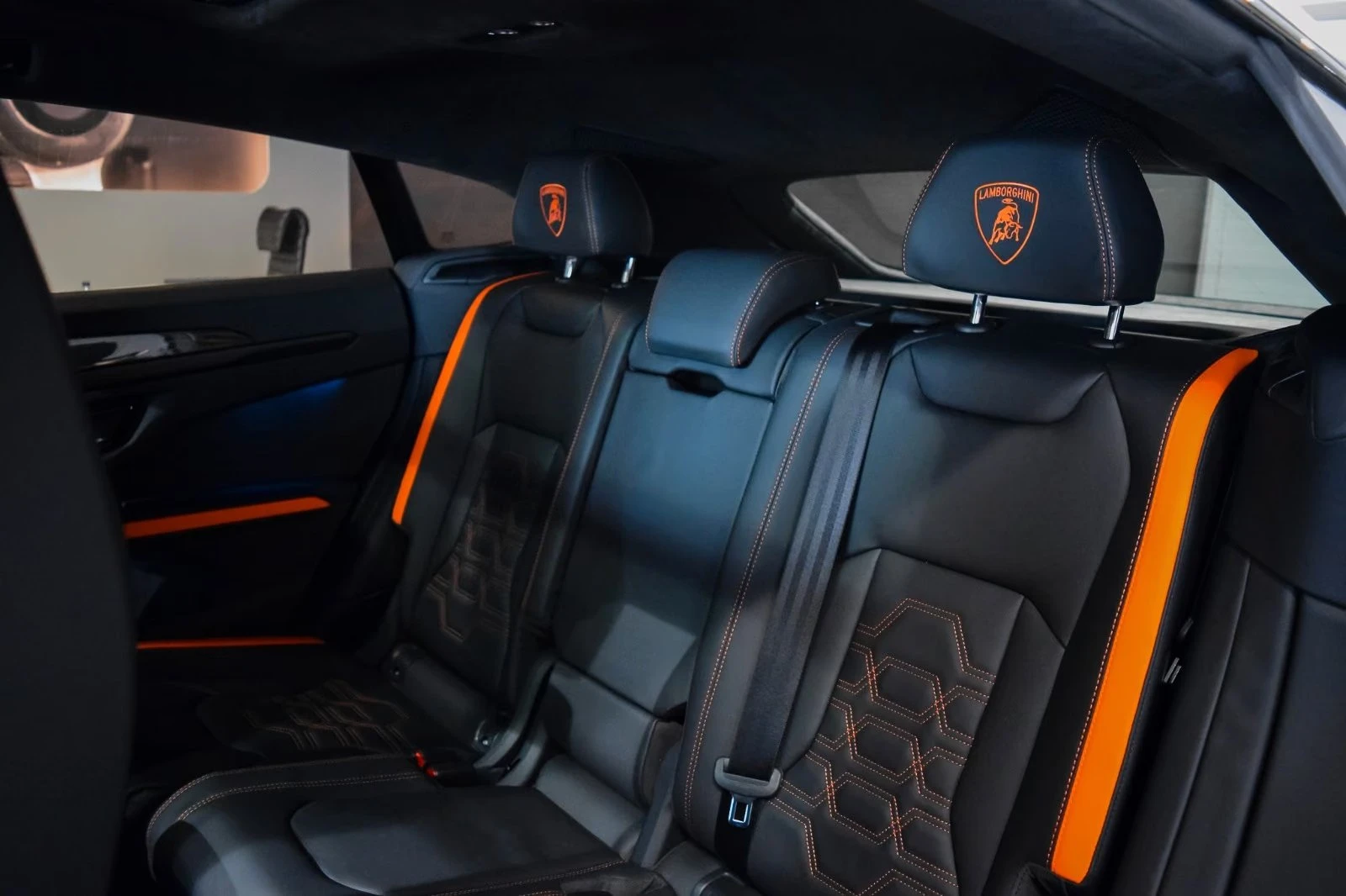 Lamborghini Urus SE / CARBON / DARK PACKAGE / B&O / PANO / HUD /, снимка 14 - Автомобили и джипове - 55881953