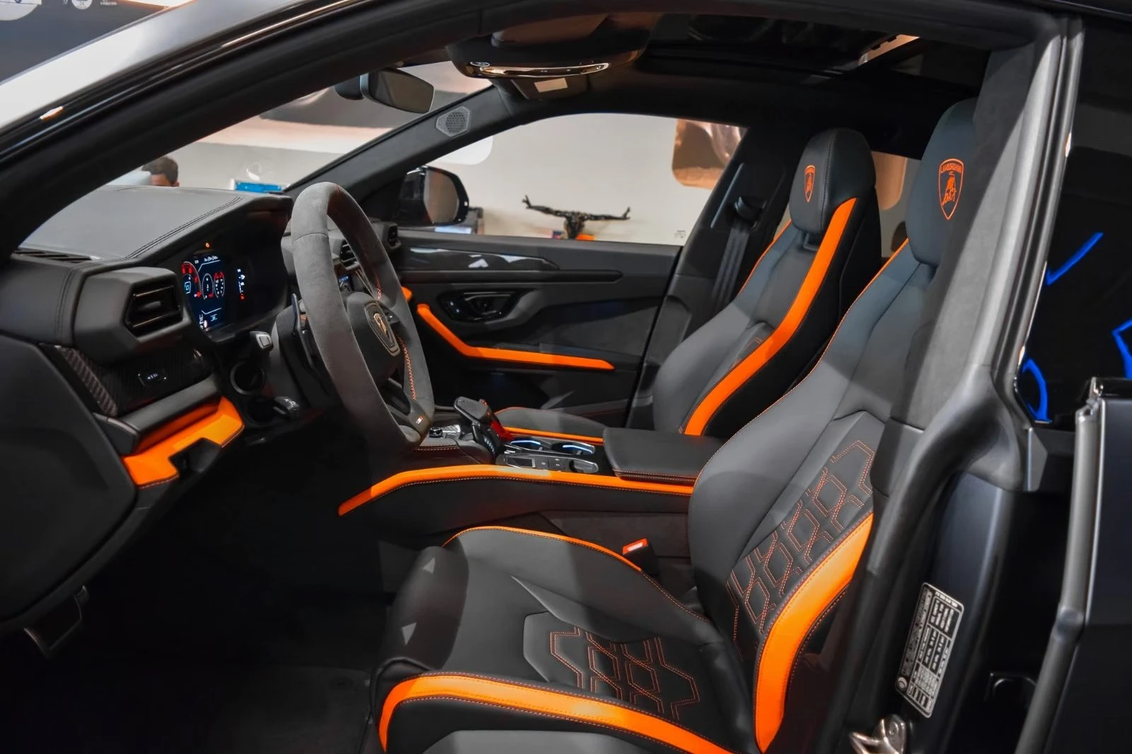 Lamborghini Urus SE / CARBON / DARK PACKAGE / B&O / PANO / HUD /, снимка 7 - Автомобили и джипове - 55881953
