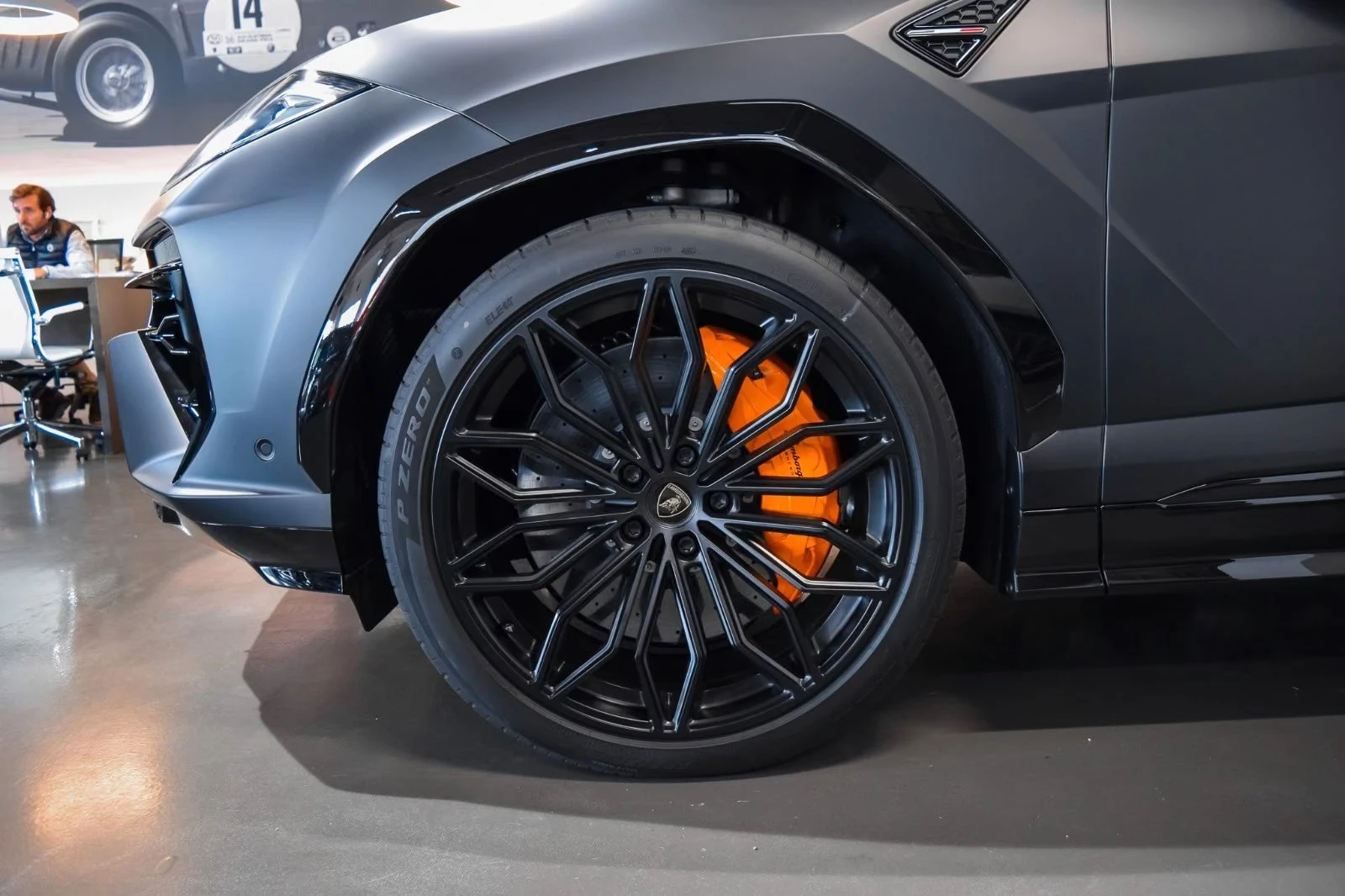 Lamborghini Urus SE / CARBON / DARK PACKAGE / B&O / PANO / HUD /, снимка 5 - Автомобили и джипове - 55881953