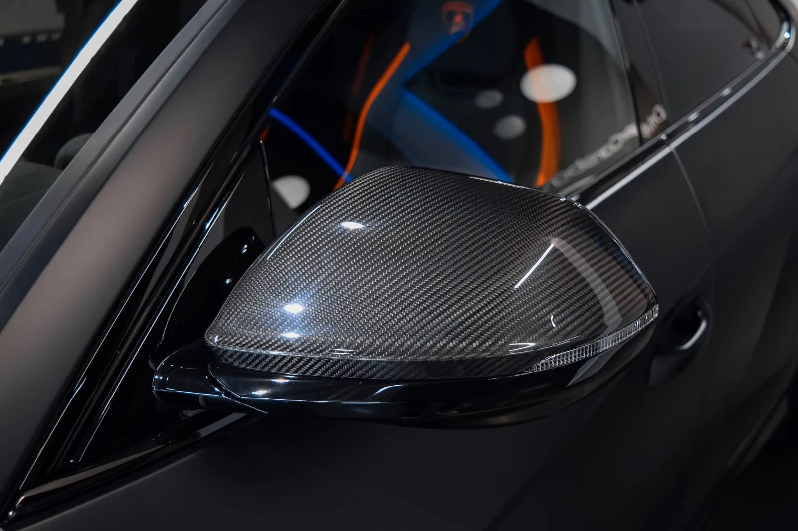 Lamborghini Urus SE / CARBON / DARK PACKAGE / B&O / PANO / HUD /, снимка 17 - Автомобили и джипове - 55881953