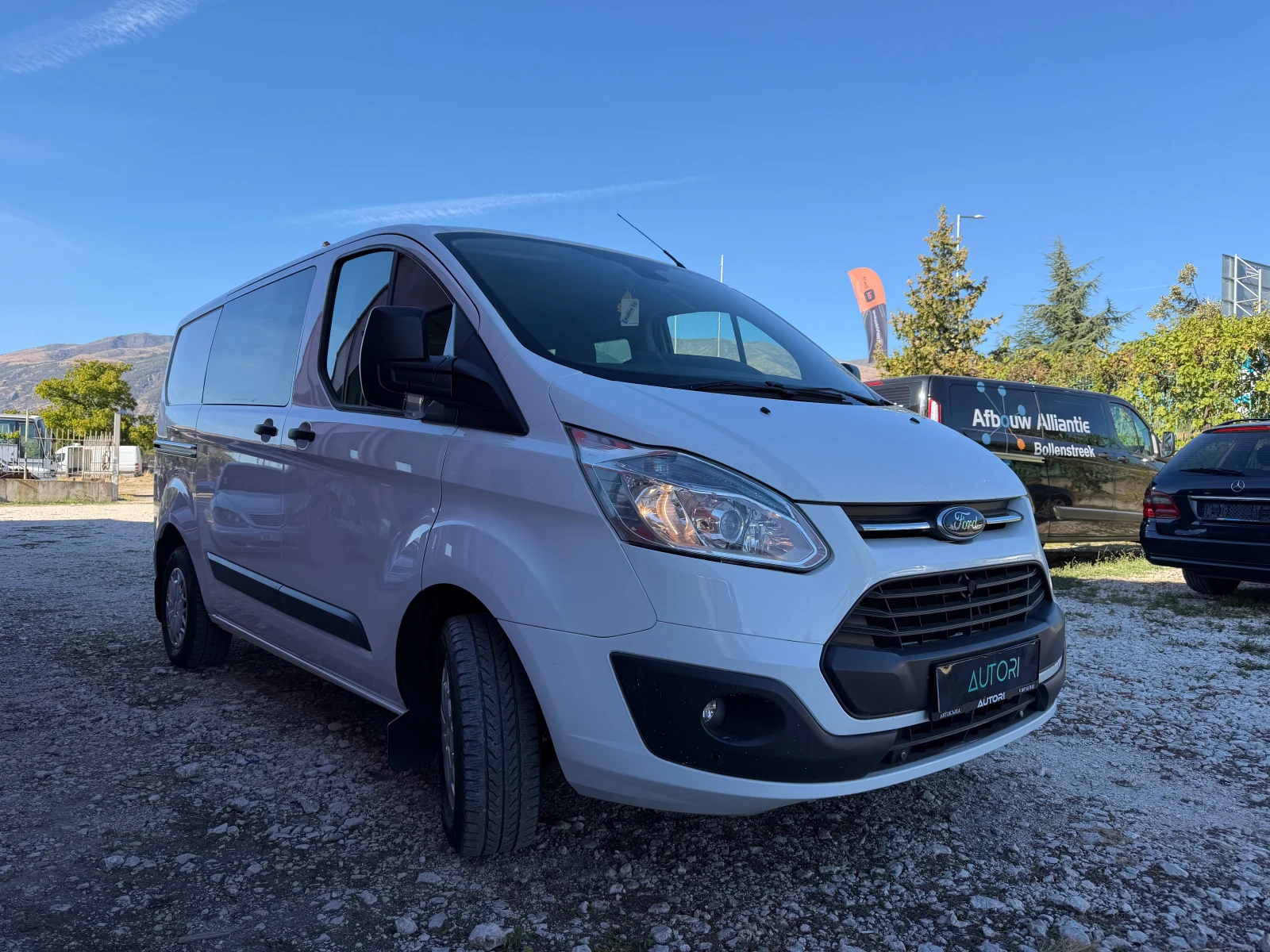 Ford Transit Custom 6 места 2.2 125кс ТОП, снимка 3 - Бусове и автобуси - 56339200