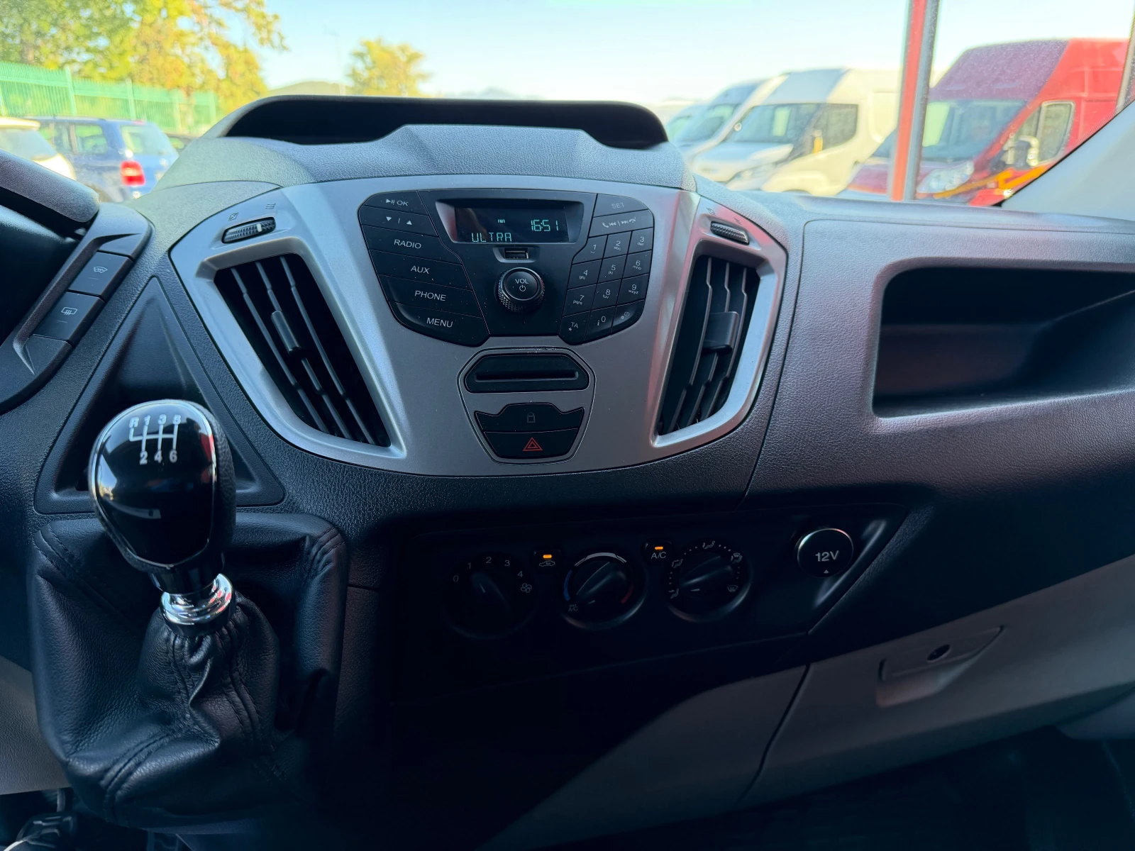 Ford Transit Custom 6 места 2.2 125кс ТОП, снимка 13 - Бусове и автобуси - 56339200