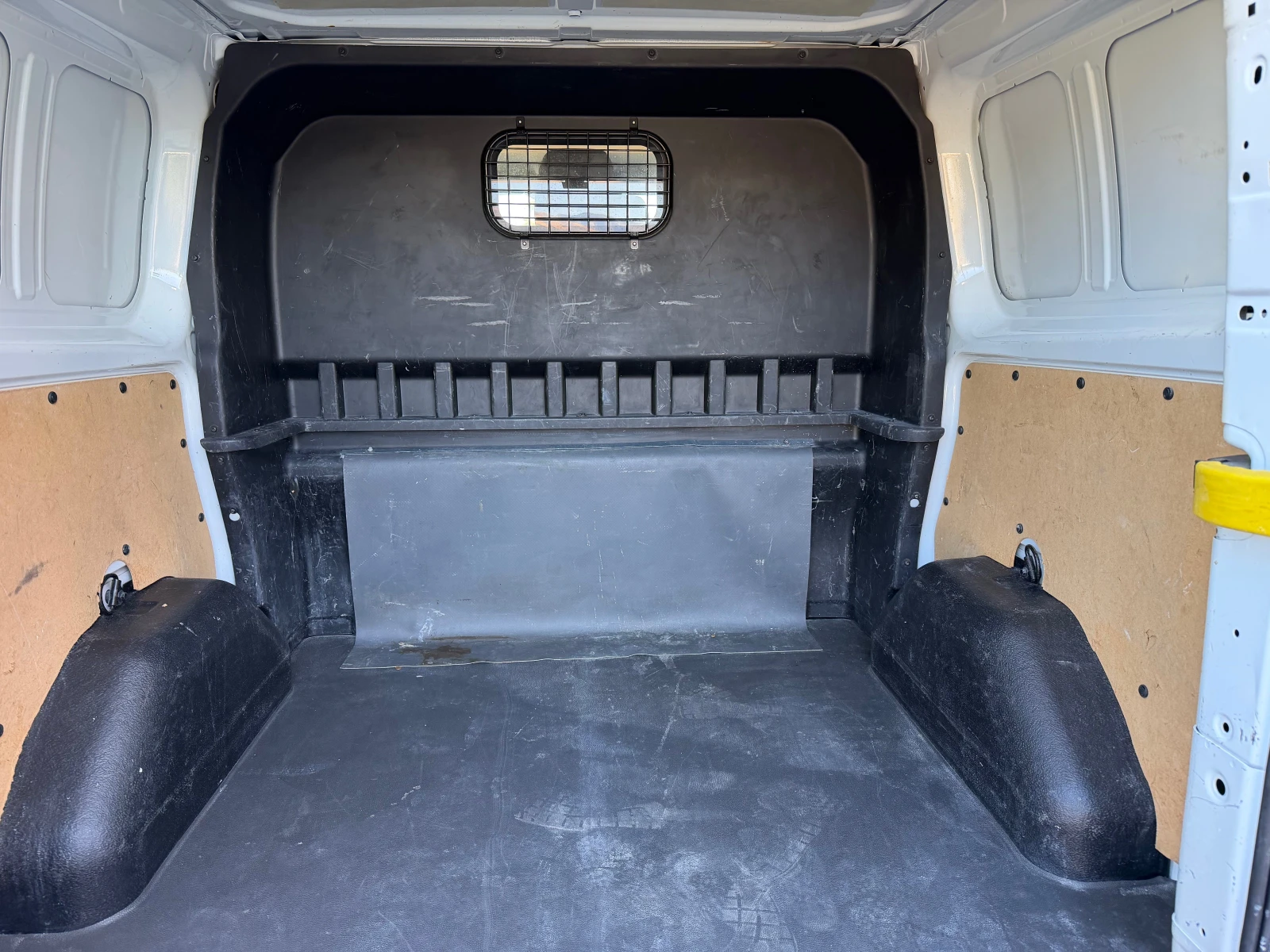 Ford Transit Custom 6 места 2.2 125кс ТОП, снимка 7 - Бусове и автобуси - 56339200