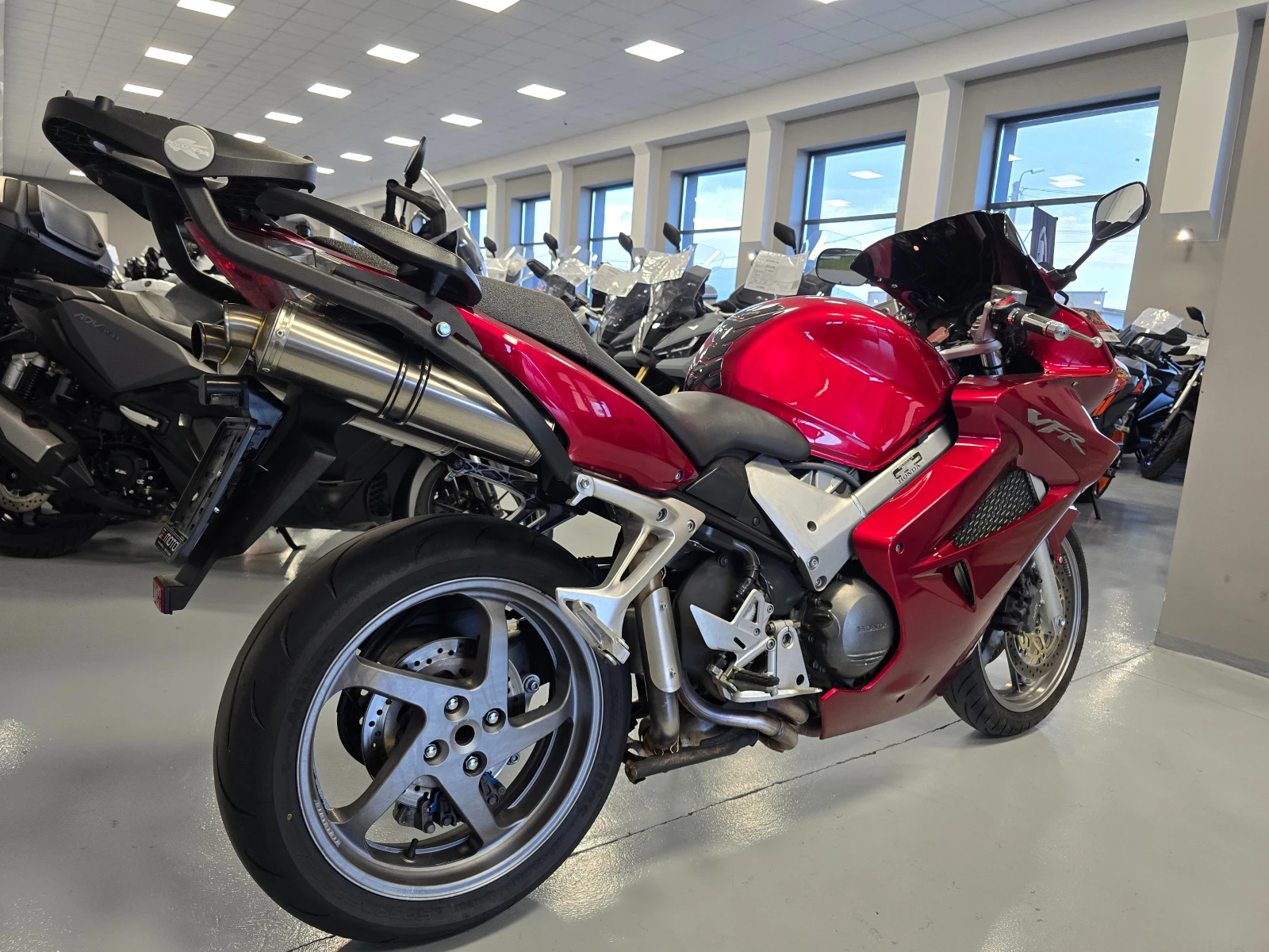 Honda Vfr 800ie, V-Tec, Leo Vince SBK!, снимка 3 - Мотоциклети и мототехника - 54515820