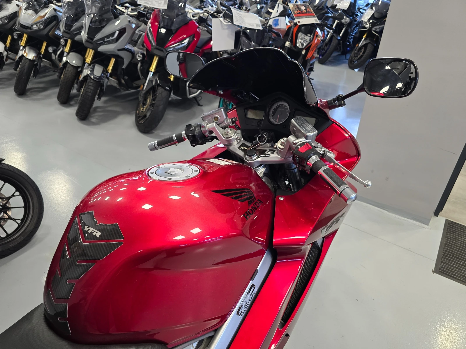 Honda Vfr 800ie, V-Tec, Leo Vince SBK!, снимка 12 - Мотоциклети и мототехника - 54515820