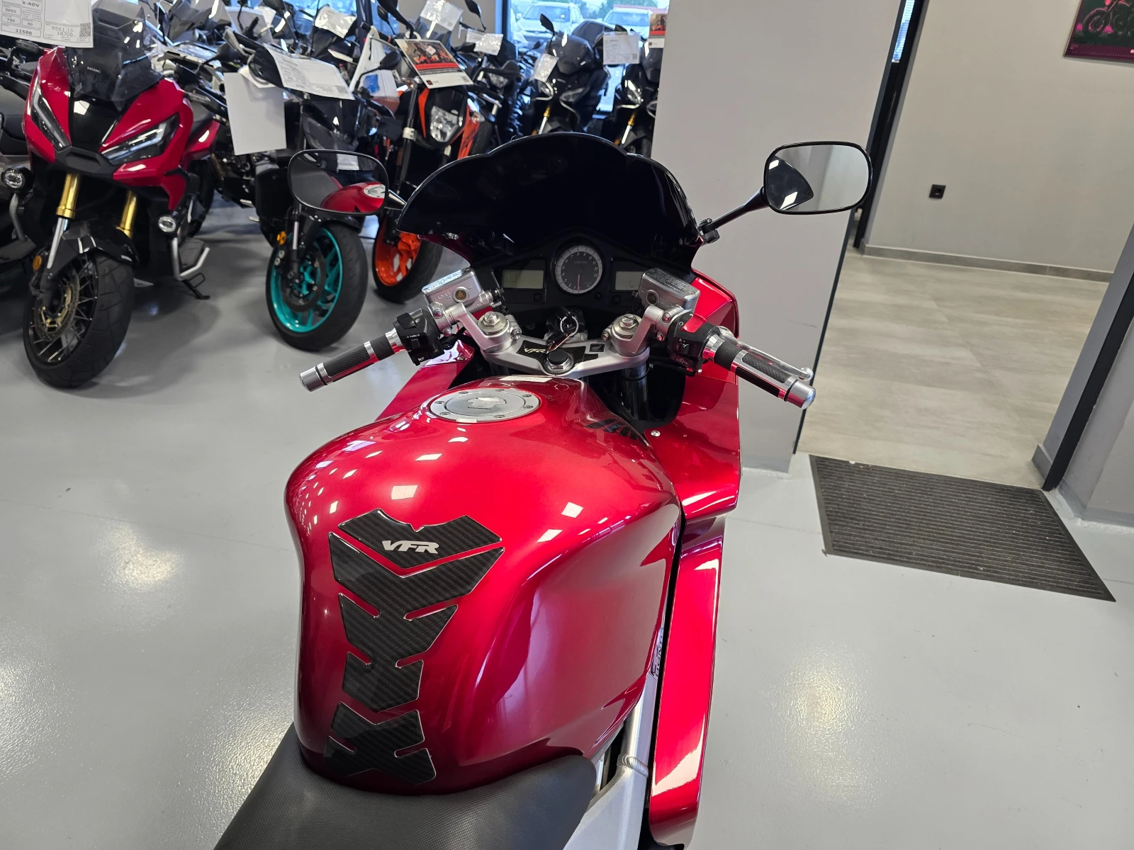 Honda Vfr 800ie, V-Tec, Leo Vince SBK!, снимка 11 - Мотоциклети и мототехника - 54515820