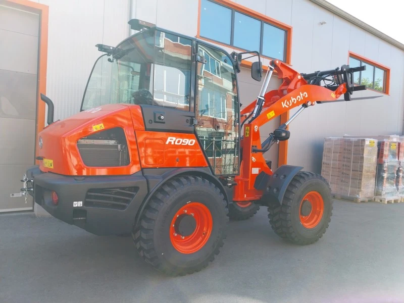 Челен товарач Друга марка KUBOTA R090, снимка 1 - Индустриална техника - 48248367