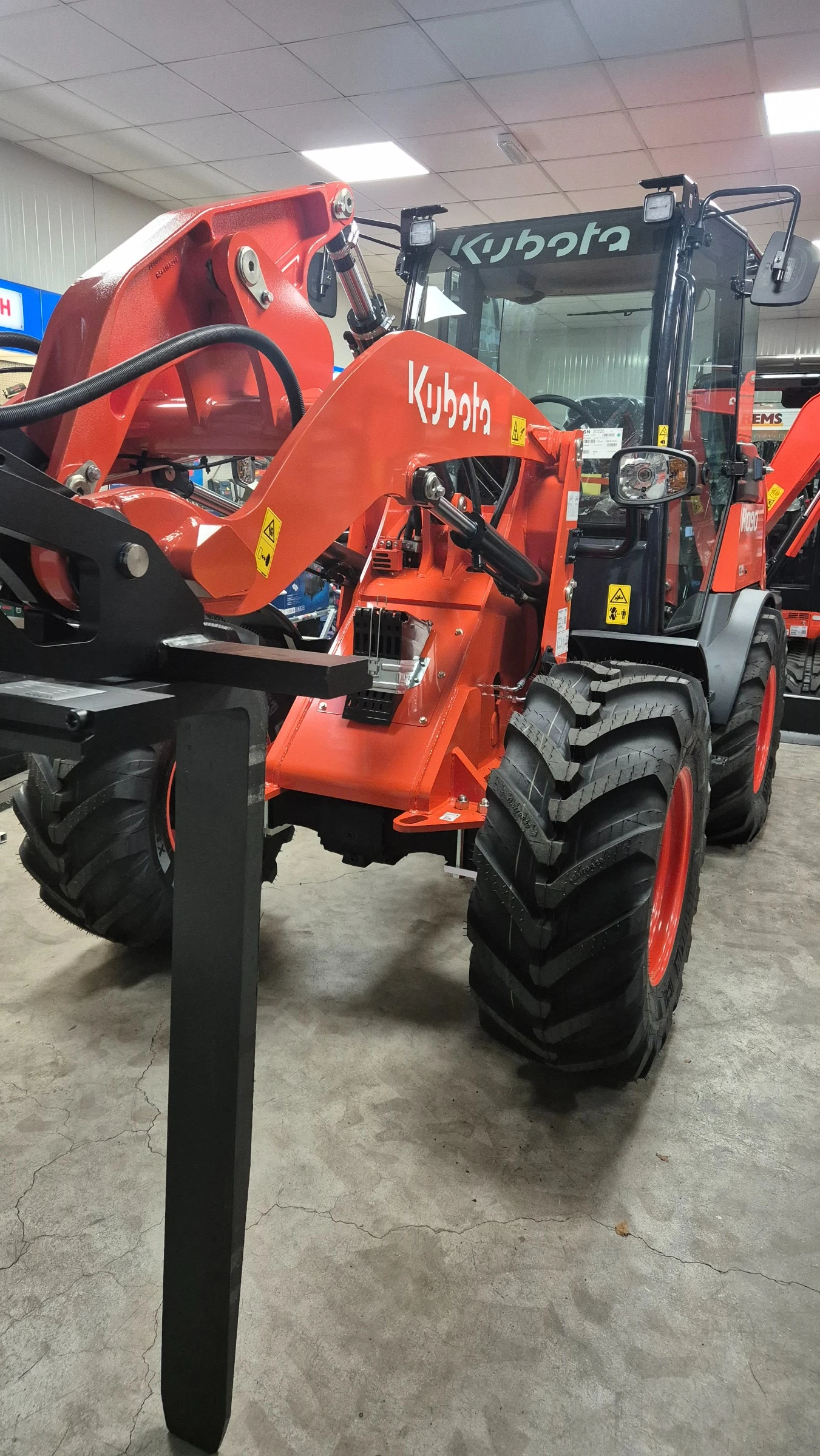 Челен товарач Друга марка KUBOTA R090 нов - изображение 3