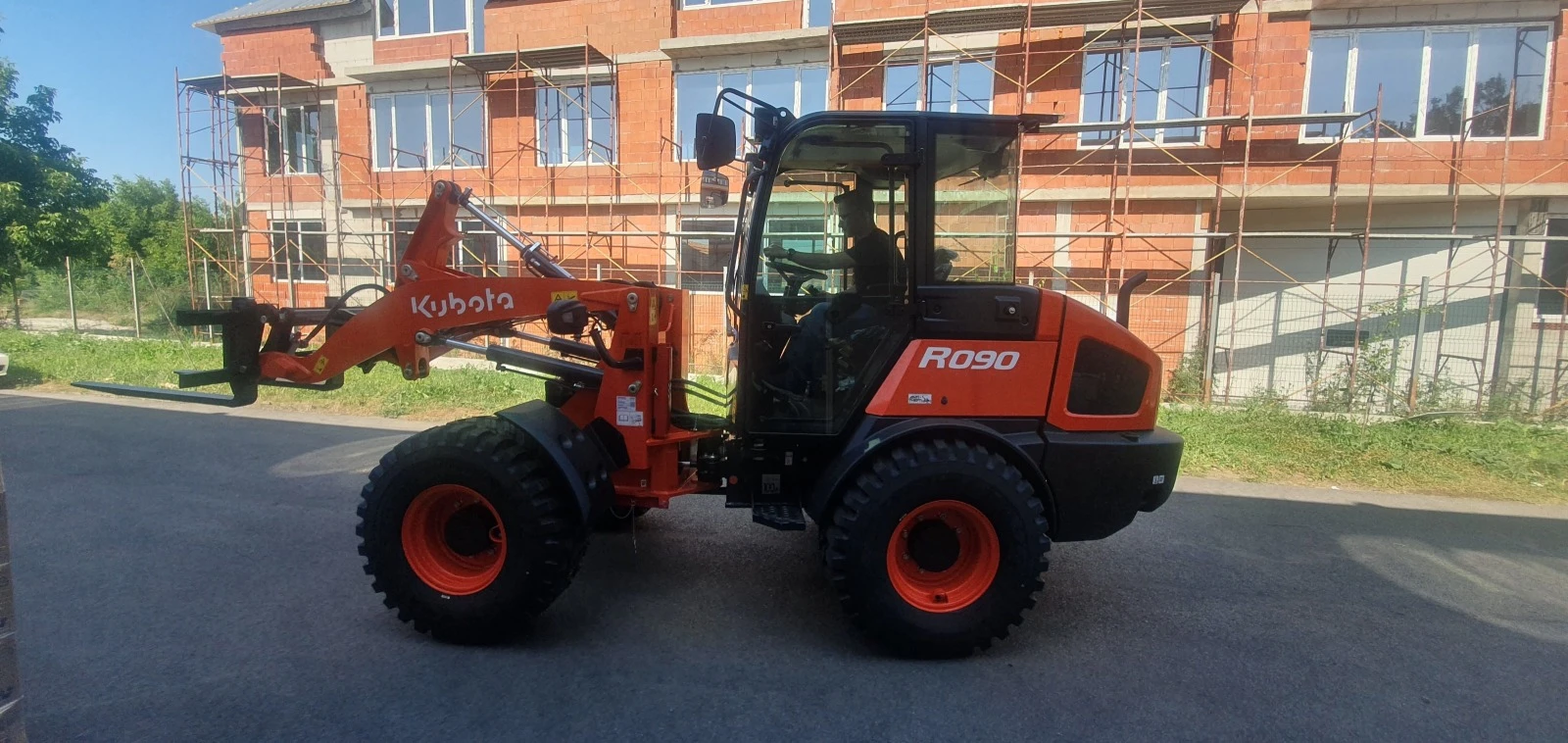 Челен товарач Друга марка KUBOTA R090 - изображение 4