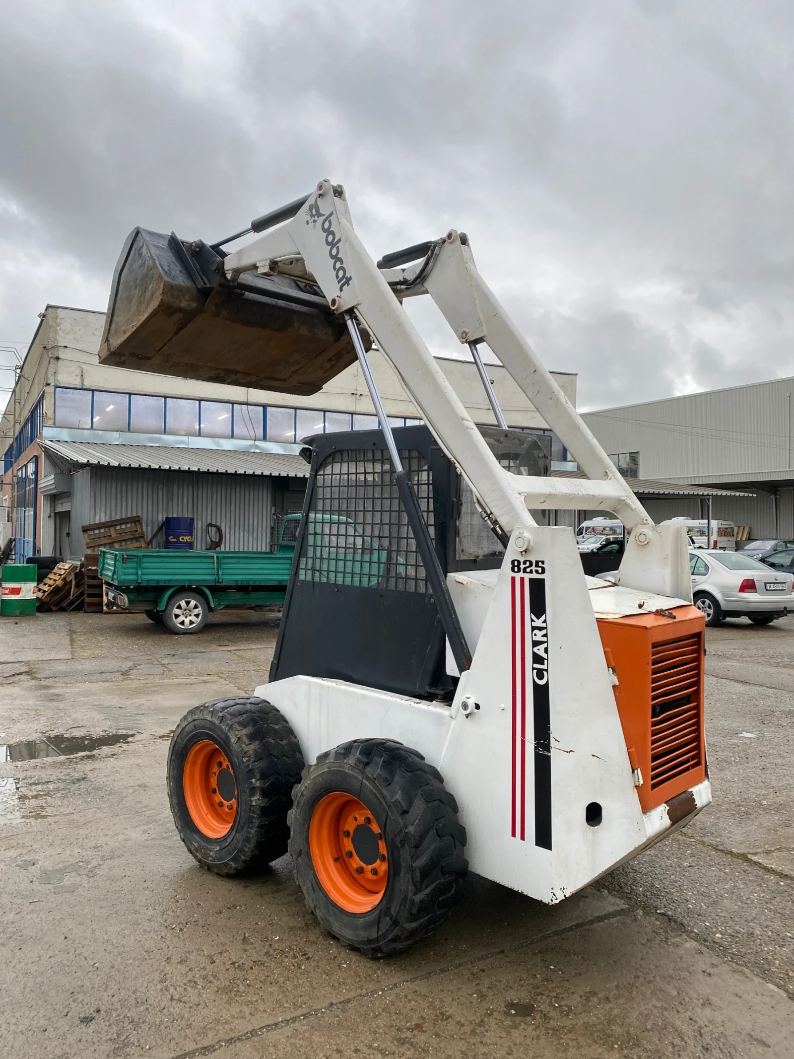 Мини челни товарачи Bobcat Clark 825, снимка 3 - Индустриална техника - 54390799