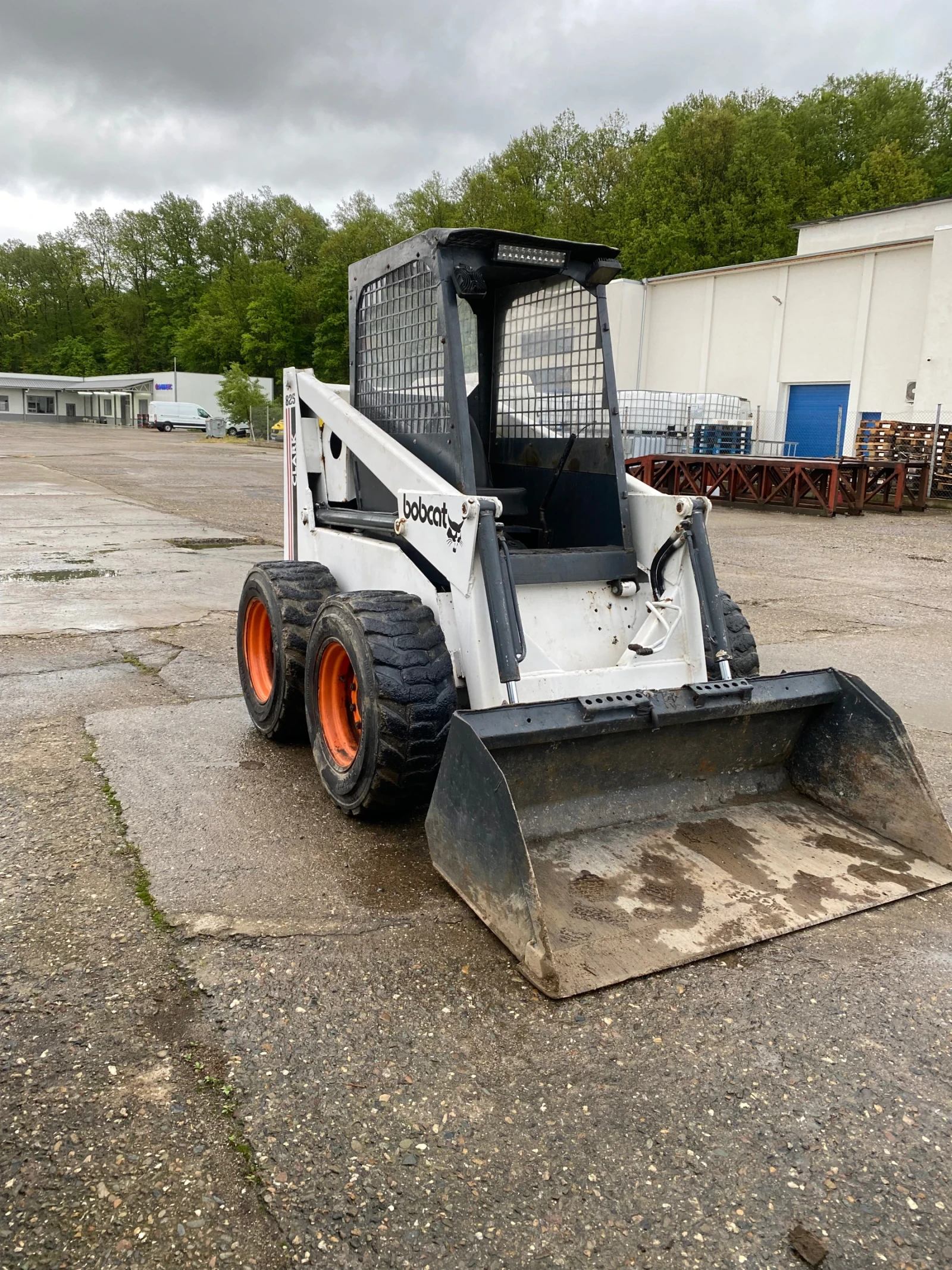 Мини челни товарачи Bobcat Clark 825, снимка 4 - Индустриална техника - 54390799